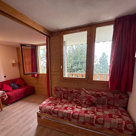 Montalbert Les Choucas, Sur La Piste A Cote De La Telecabine